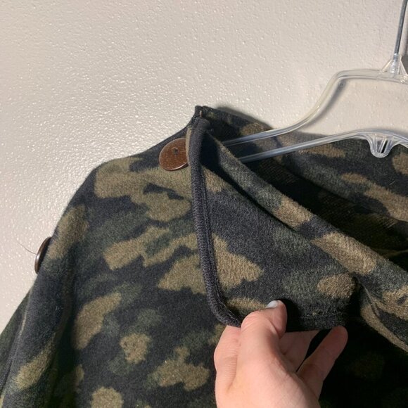 Cape/Poncho - Camo, heavy material - NWT - Picture 4 of 9